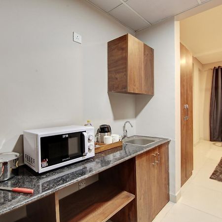 Limewood Stay - Executive Huda City Center Гургаон Екстериор снимка