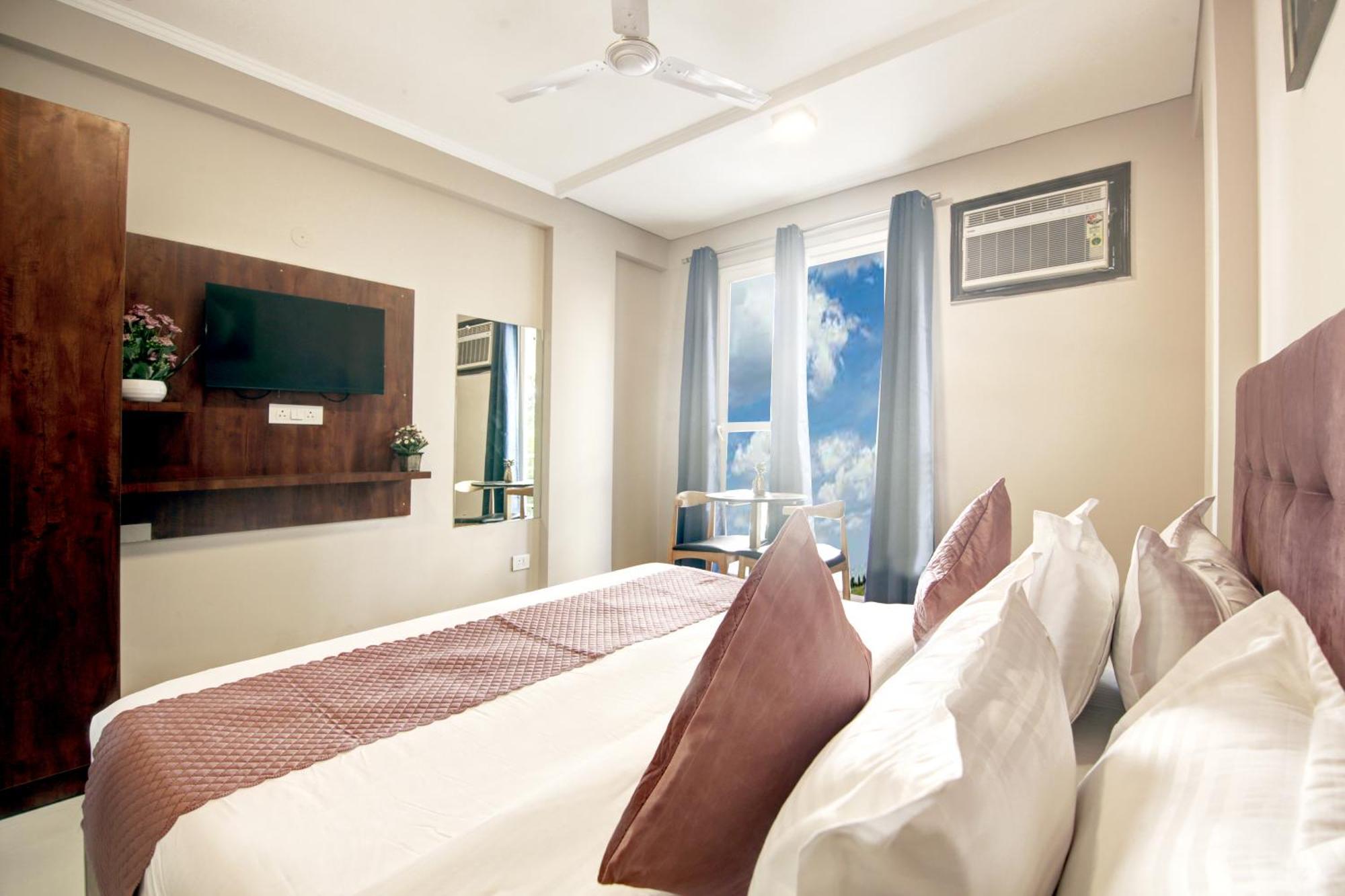 Limewood Stay - Executive Huda City Center Гургаон Екстериор снимка