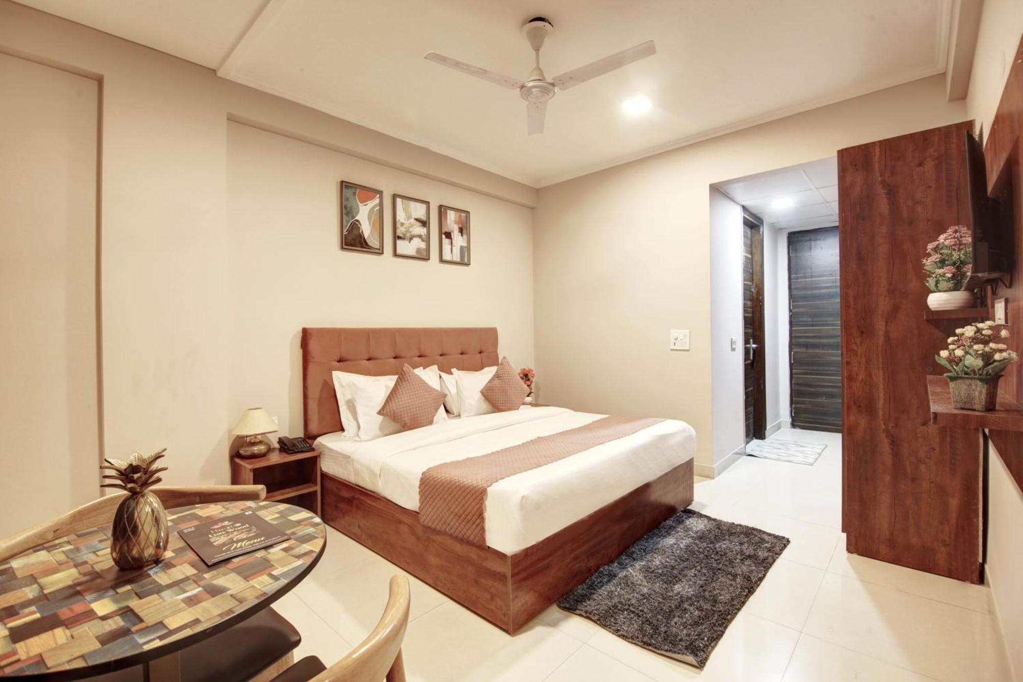 Limewood Stay - Executive Huda City Center Гургаон Екстериор снимка
