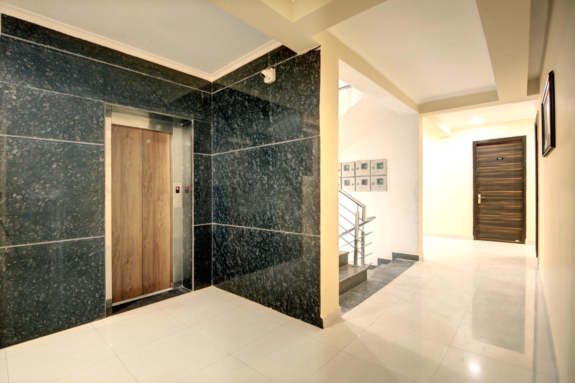 Limewood Stay - Executive Huda City Center Гургаон Екстериор снимка