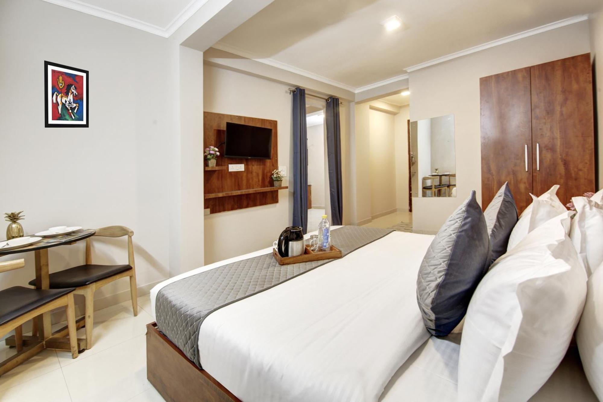 Limewood Stay - Executive Huda City Center Гургаон Екстериор снимка